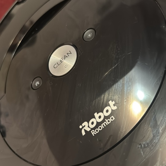Roomba Robot vacuum - Picture 3 of 4